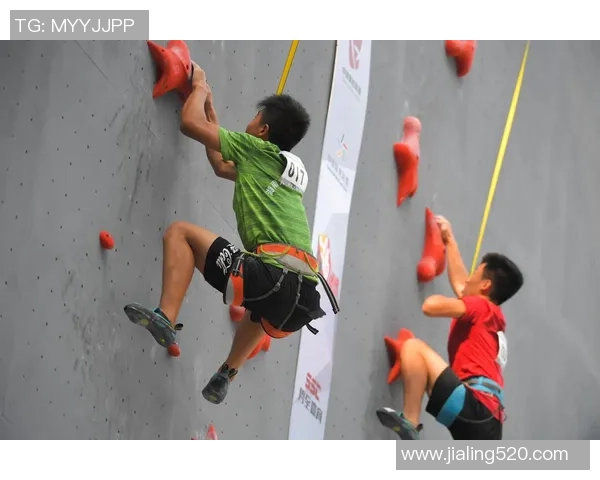 深圳飞盘队在攀岩联赛中的团队协作表现分析与点评