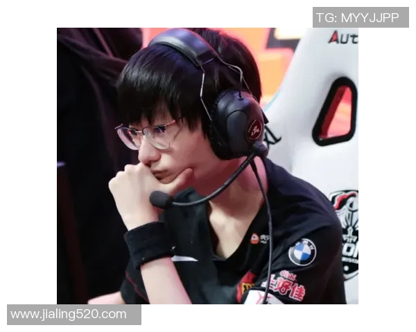 王者荣耀热议:FPX战术选择引发的争议与反思 王者荣耀热议:FPX战术选择引发的争议与反思