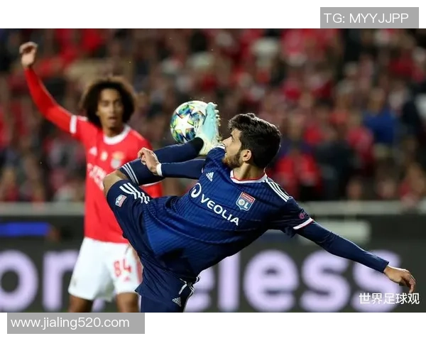 足球明星进球方式的精彩对比与分析探讨 足球明星进球方式的精彩对比与分析探讨